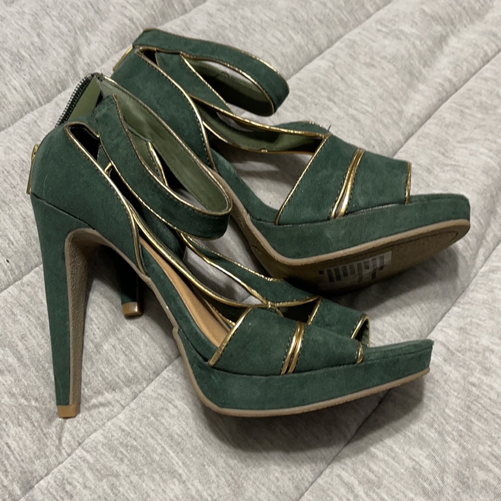 Shoes - Picture 2 of 4